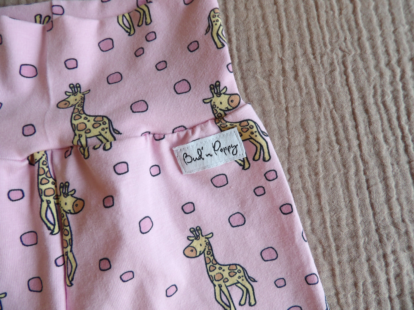 Växa-byxa Rosy Giraffe - storlek 56 (ca 1-2 mån) - Bud's Wardrobe