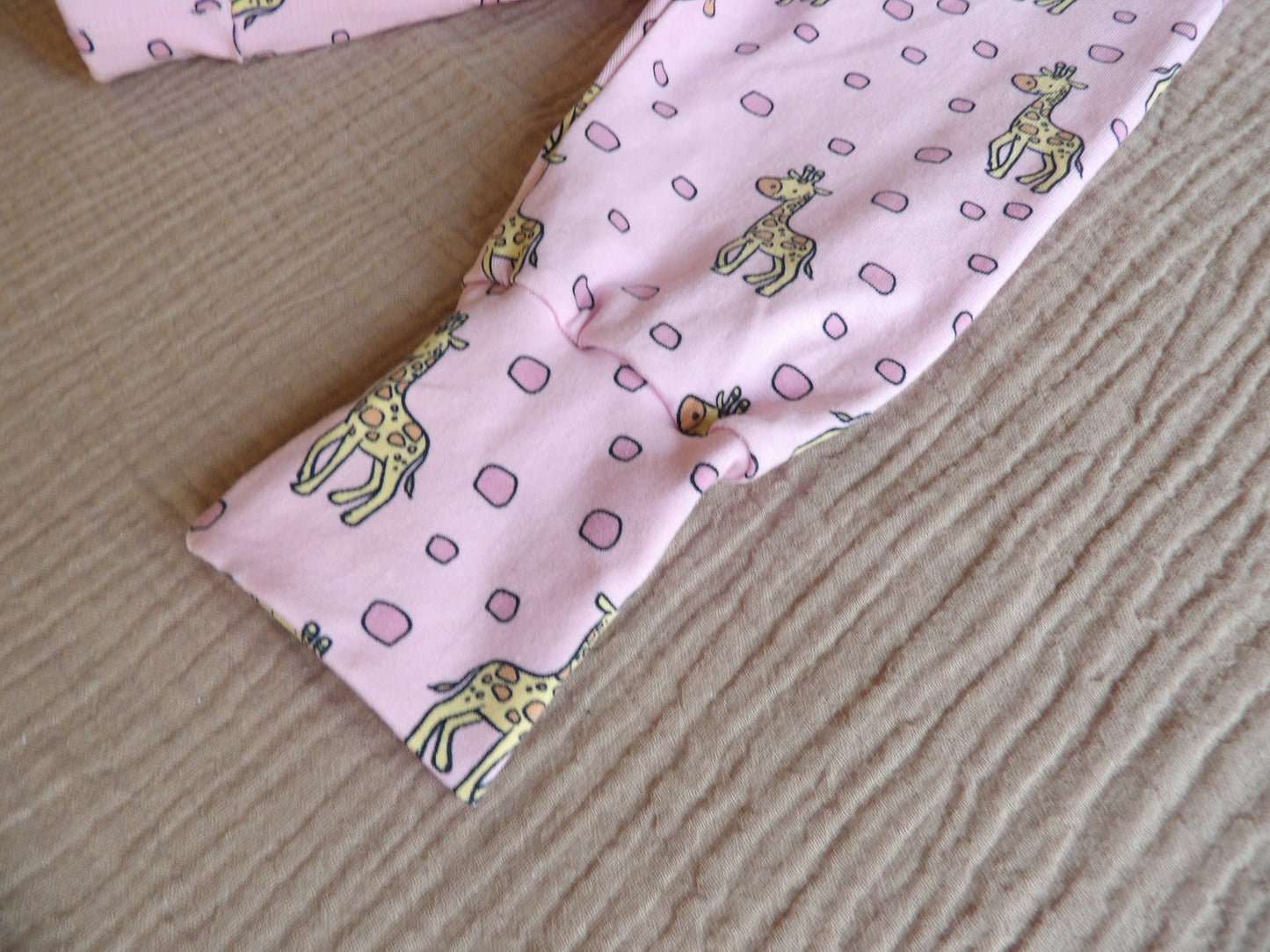Växa-byxa Rosy Giraffe - storlek 56 (ca 1-2 mån) - Bud's Wardrobe