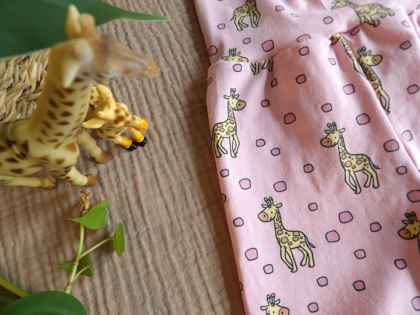 Växa-byxa Rosy Giraffe - storlek 56 (ca 1-2 mån) - Bud's Wardrobe