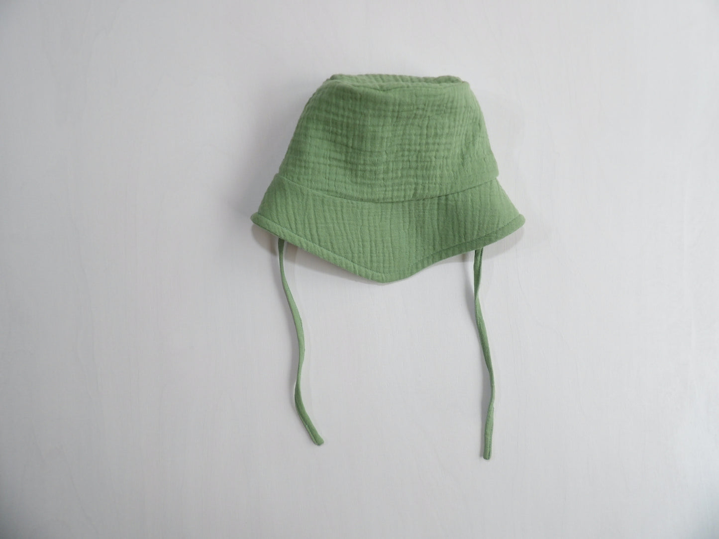 Solhatt i Muslin Spring Meadow - storlek 44/46 (ca 4-9 mån)