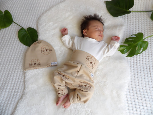 Newborn Set – Little Lion | Växa-byxa & mössa