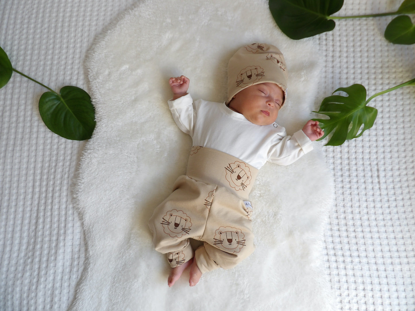 Newborn Set – Little Lion | Växa-byxa & mössa