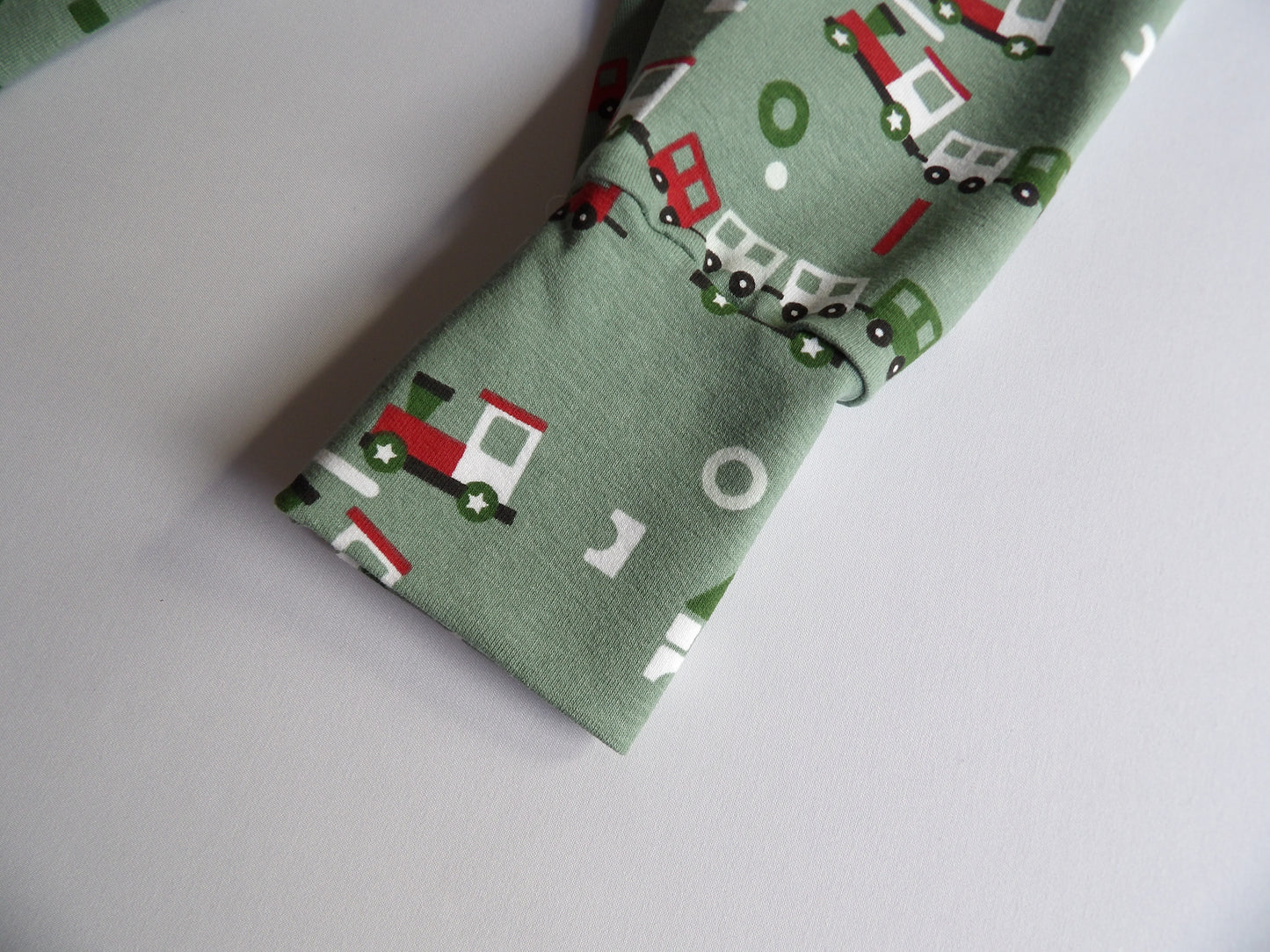 Storlek 56, Train Time - Handgjort babyset, OEKO-TEX®-certifierade tyger