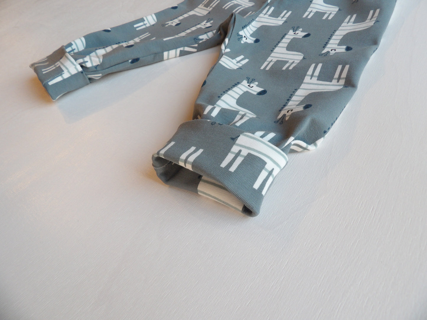 Grow-with-me pants Cute Giraffe Grey - size 62 & 68 (approx. 2-4 & 4-6 months)
