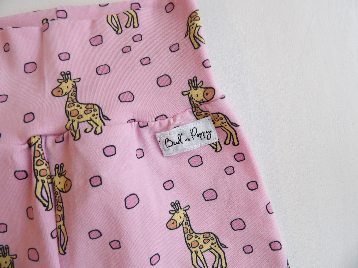 Växa-byxa Rosy Giraffe - storlek 50 & 56 (ca 0-1 & 1-2 mån)