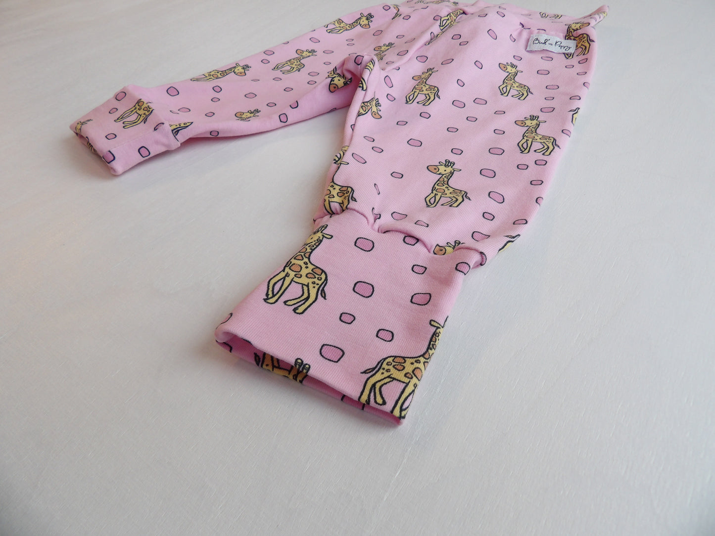 Växa-byxa Rosy Giraffe - storlek 50 & 56 (ca 0-1 & 1-2 mån)
