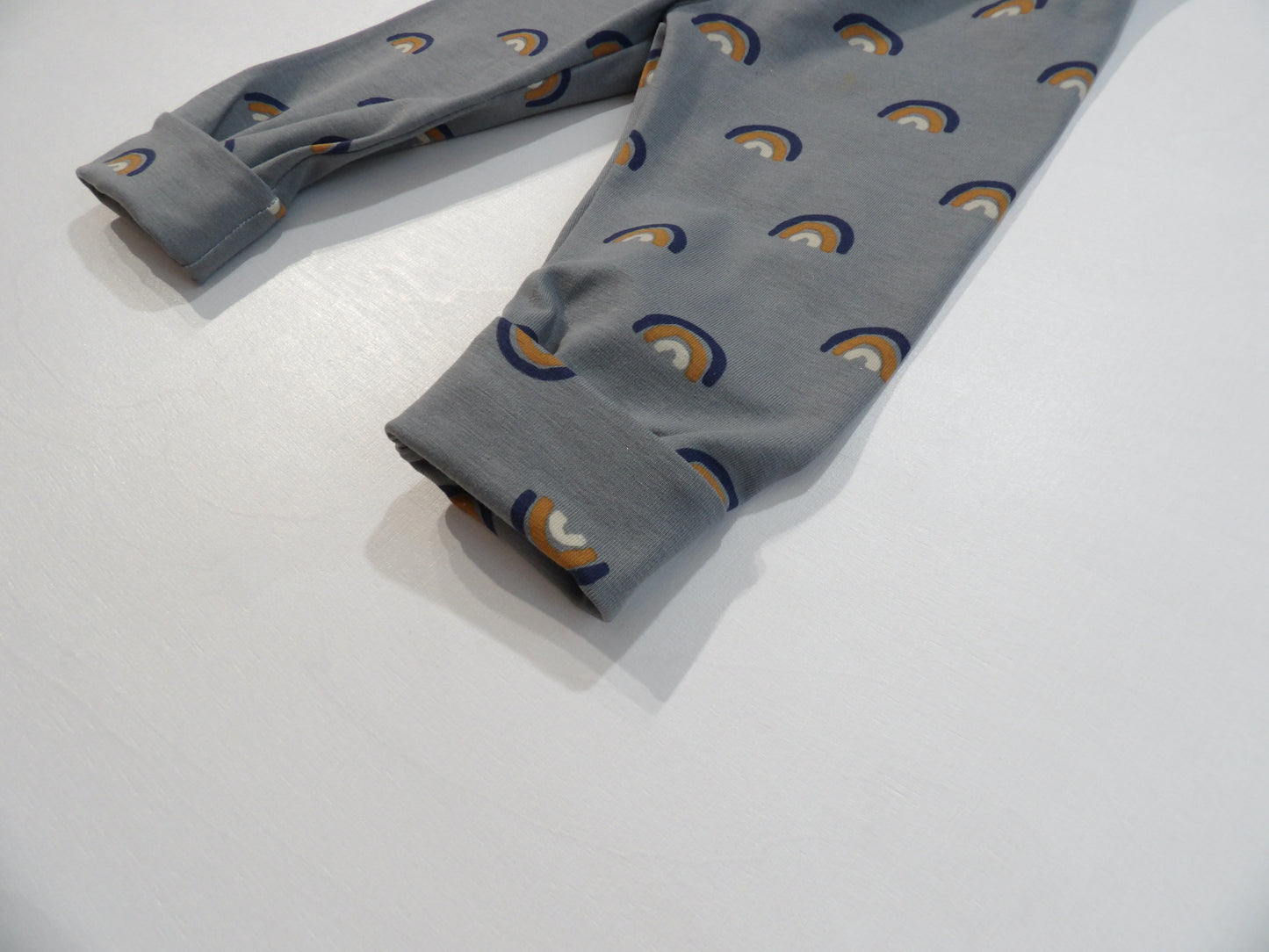 Växa-byxa Grey Rainbow Pants - storlek 56 & 68 (ca 1-2 mån & 4-6 mån)