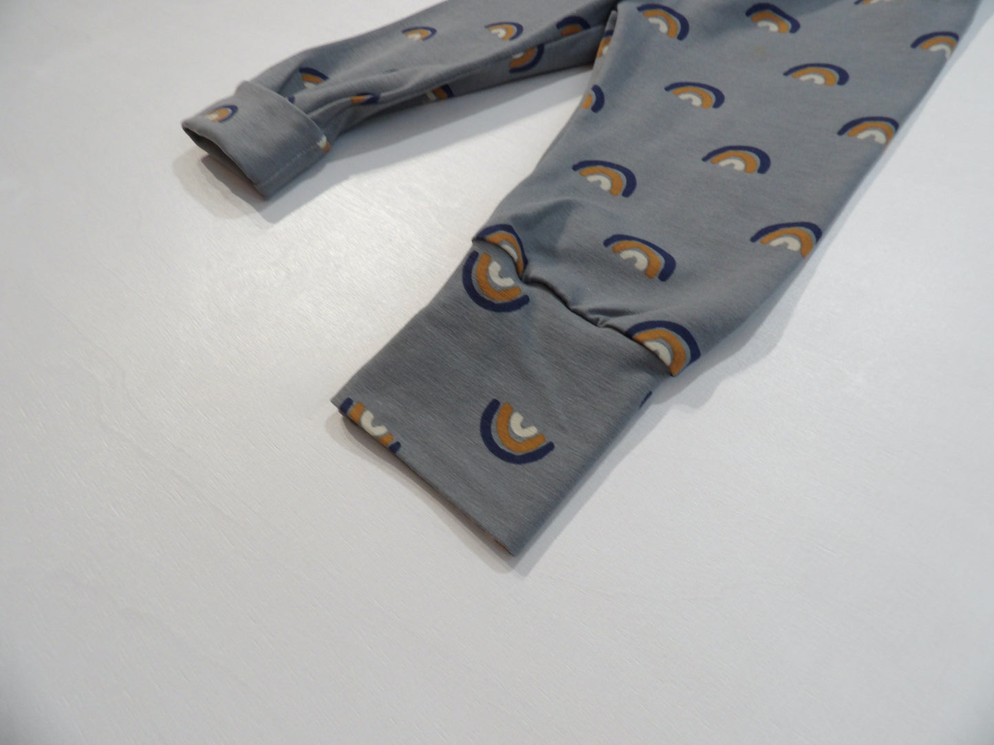 Växa-byxa Grey Rainbow Pants - storlek 56 & 68 (ca 1-2 mån & 4-6 mån)