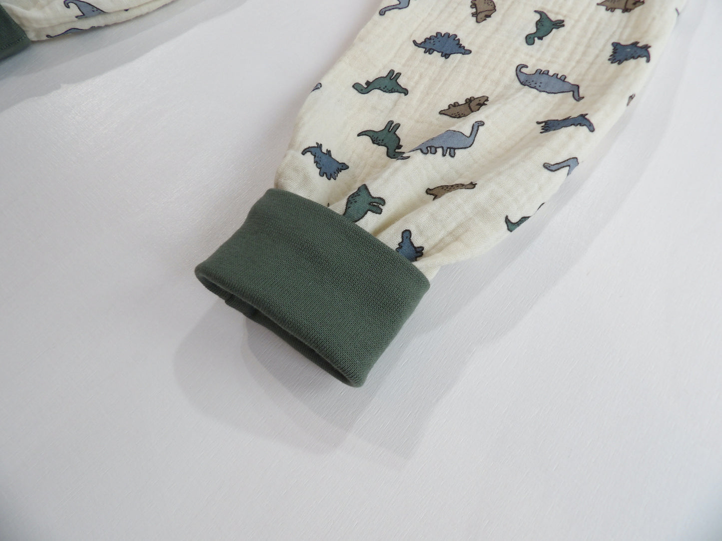 Växa-byxa i Muslin Forest Dinos - storlek 80