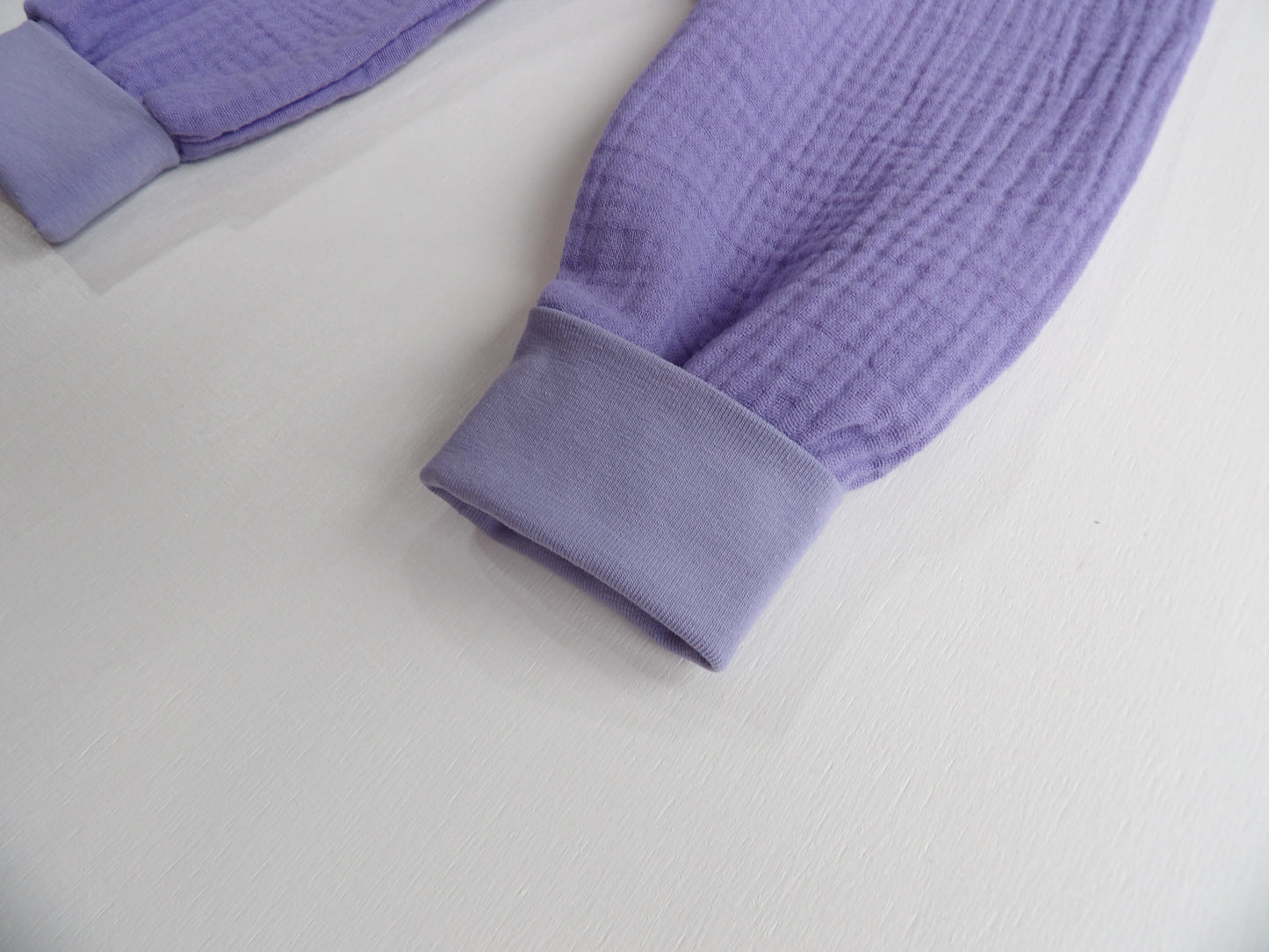 Växa-byxa i Muslin Lavender Bloom - storlek 62