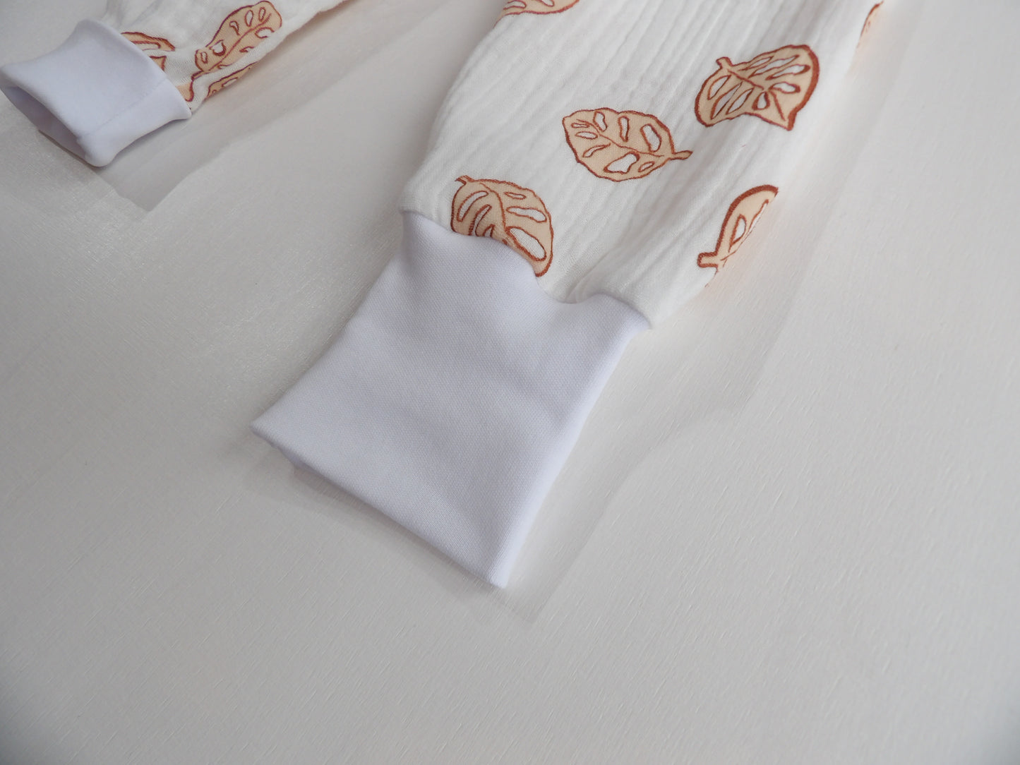 Grow-with-me pants in Muslin Terracotta Leaves - size 68