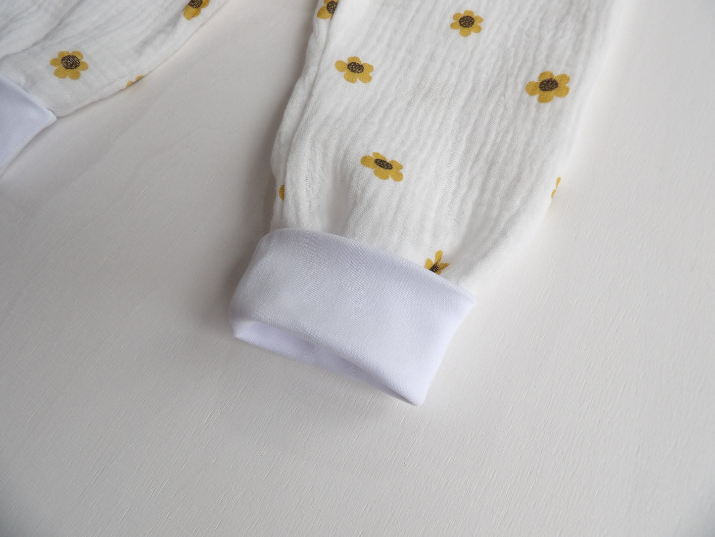 Grow-with-me pants in Muslin Meadow Daisy - size 62