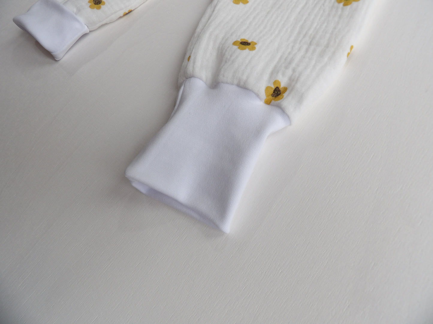 Grow-with-me pants in Muslin Meadow Daisy - size 62