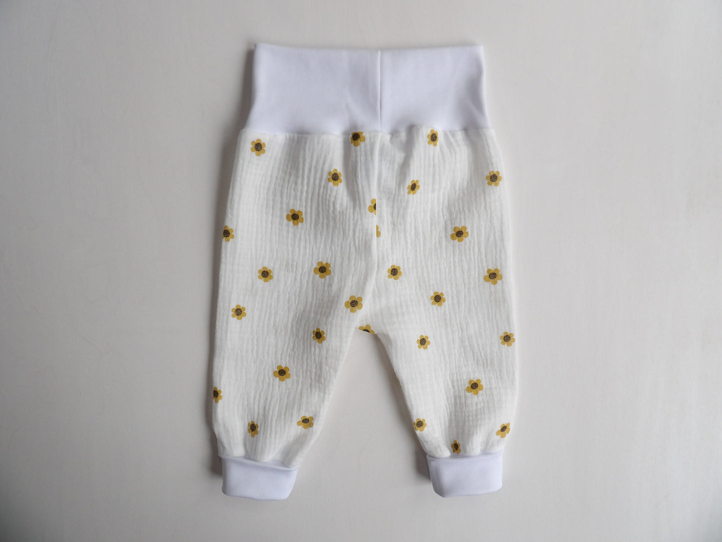 Grow-with-me pants in Muslin Meadow Daisy - size 62