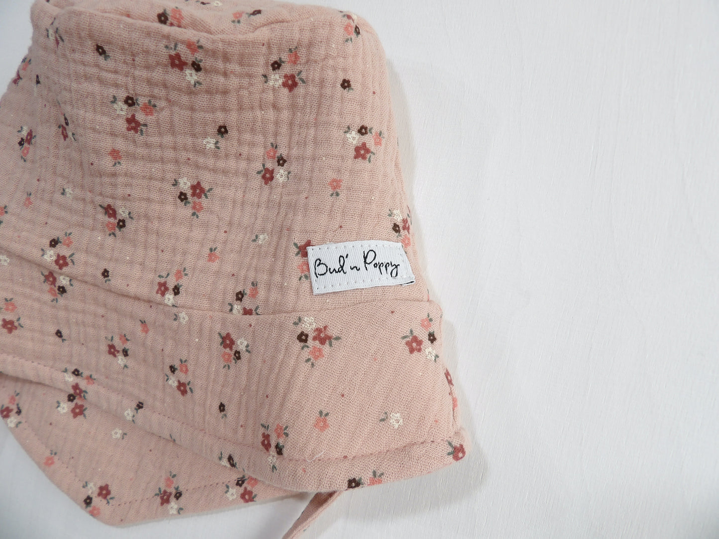 Solhatt i Muslin Wildflower Blush - storlek 44/46 (ca 4-9 mån)