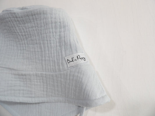 Solhatt i Muslin Light Blue Sky - storlek 44/46 (ca 4-9 mån)