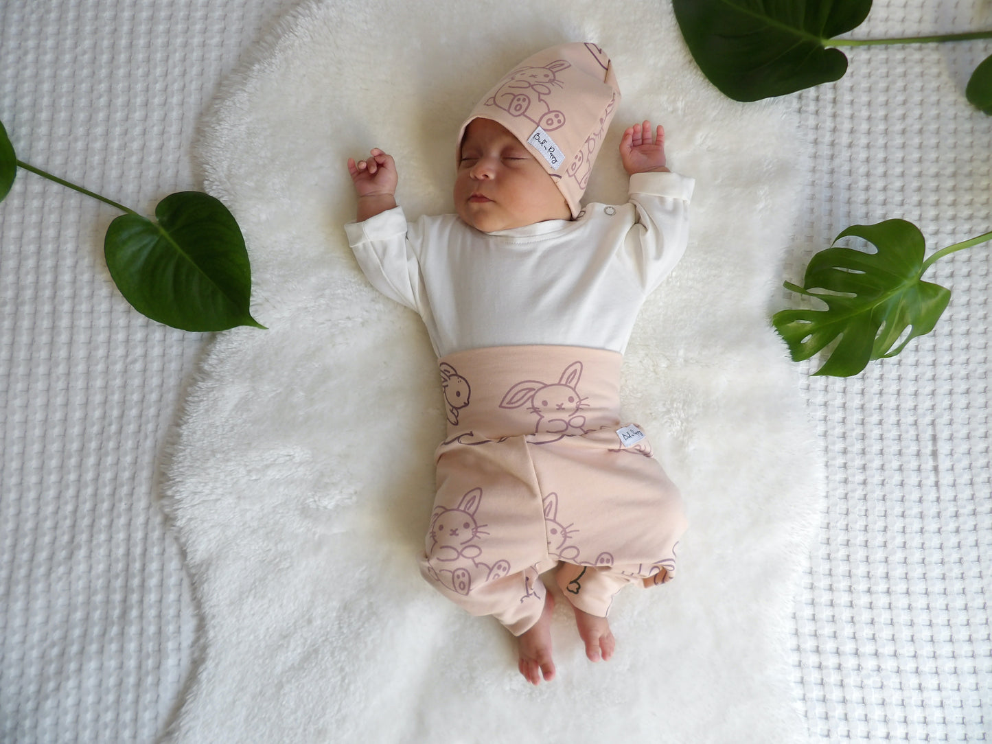Newborn Set – Bunny Hop | Växa-byxa & mössa