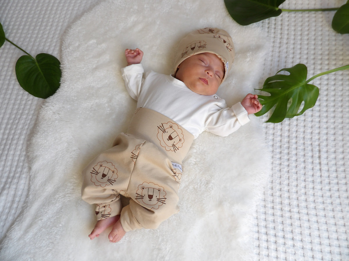Newborn Set – Little Lion | Växa-byxa & mössa