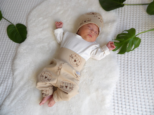 Newborn Set – Little Lion | Växa-byxa & mössa