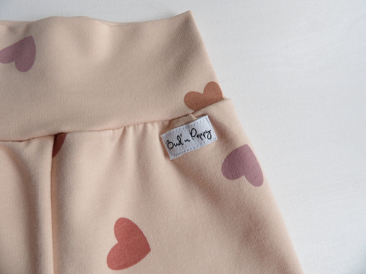 Newborn Set – Little Hearts | Växa-byxa & mössa