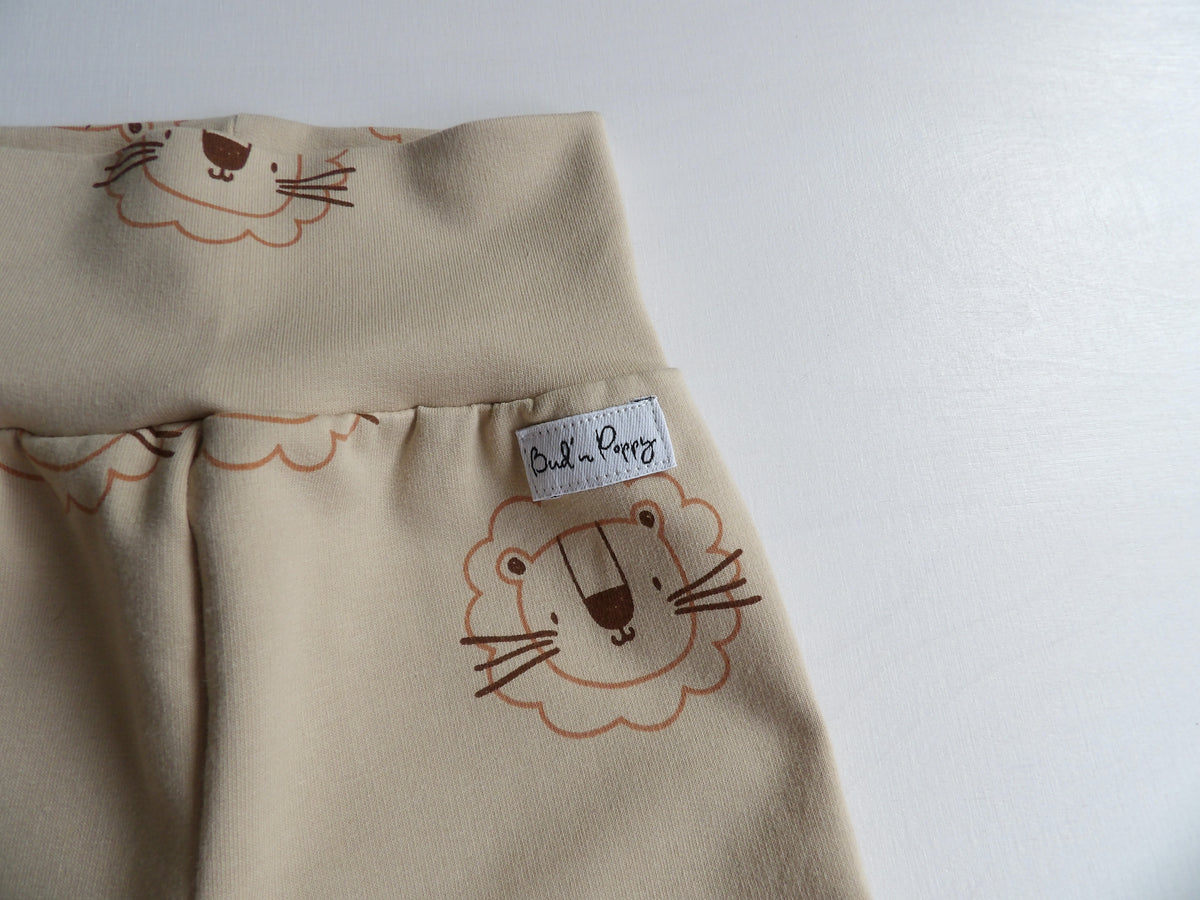 Newborn Set – Little Lion | Växa-byxa & mössa