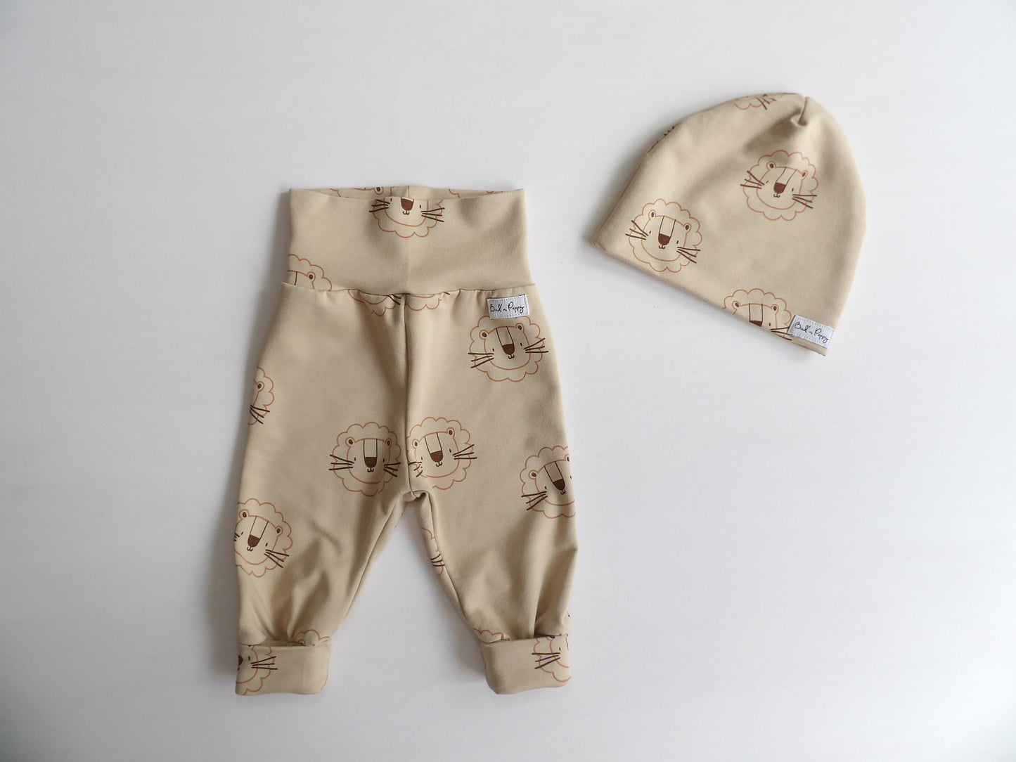 Newborn Set – Little Lion | Växa-byxa & mössa