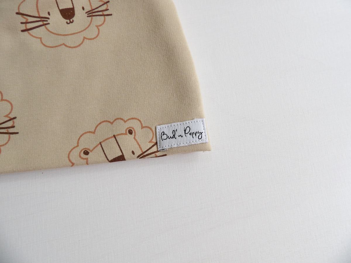 Newborn Set – Little Lion | Växa-byxa & mössa