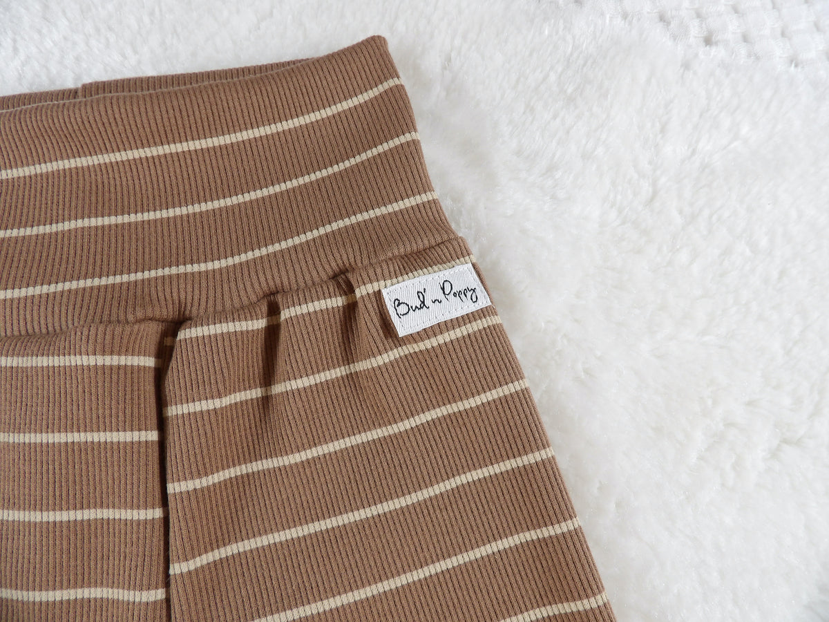 Newborn Set – Cocoa Stripe | Växa-byxa & mössa