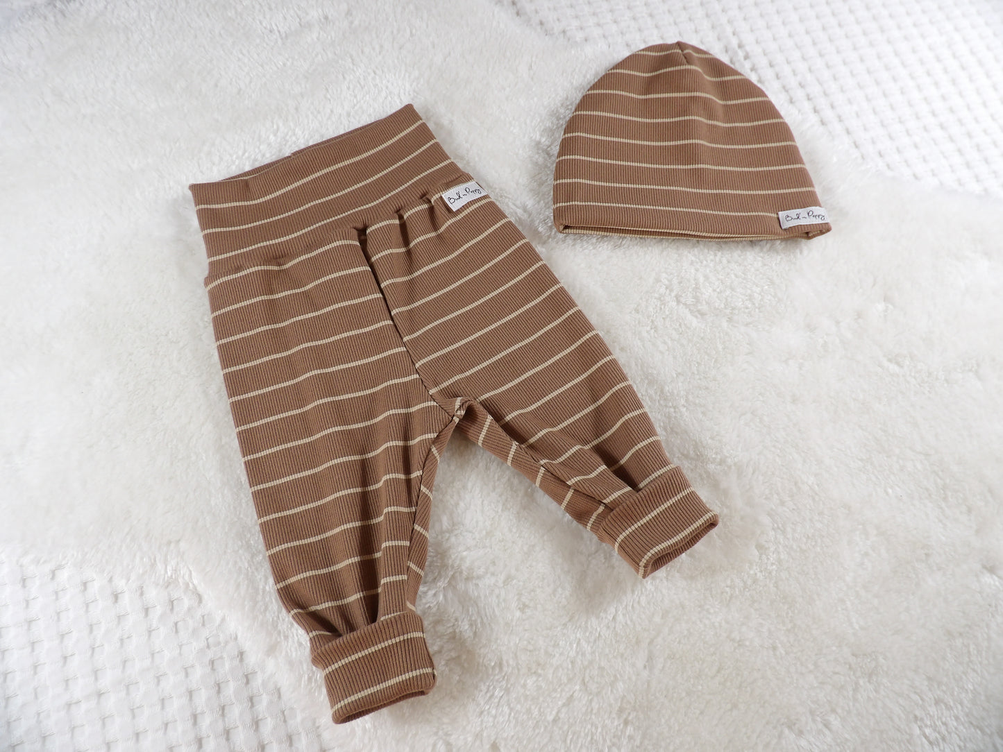 Newborn Set – Cocoa Stripe | Växa-byxa & mössa