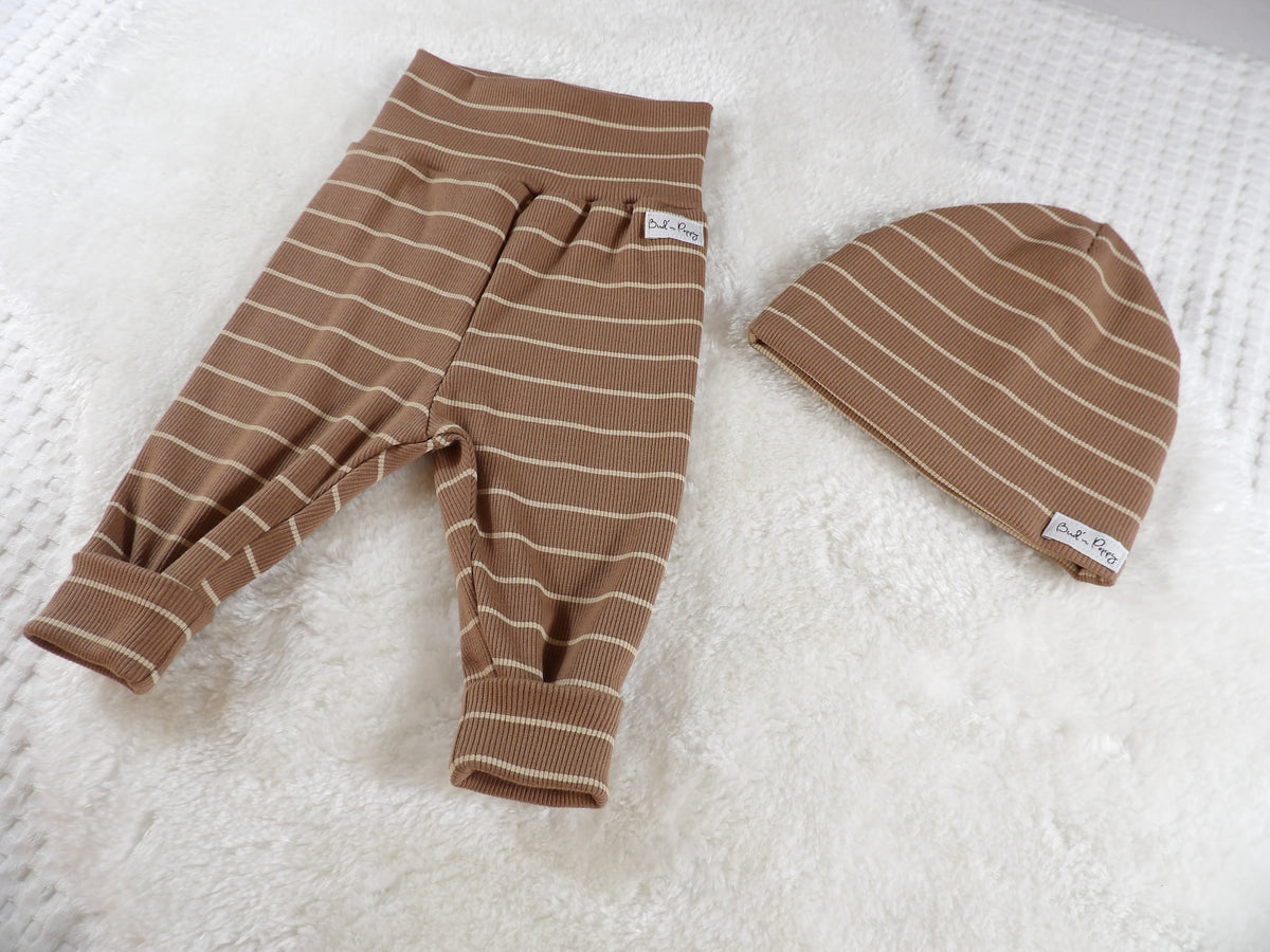 Newborn Set – Cocoa Stripe | Växa-byxa & mössa