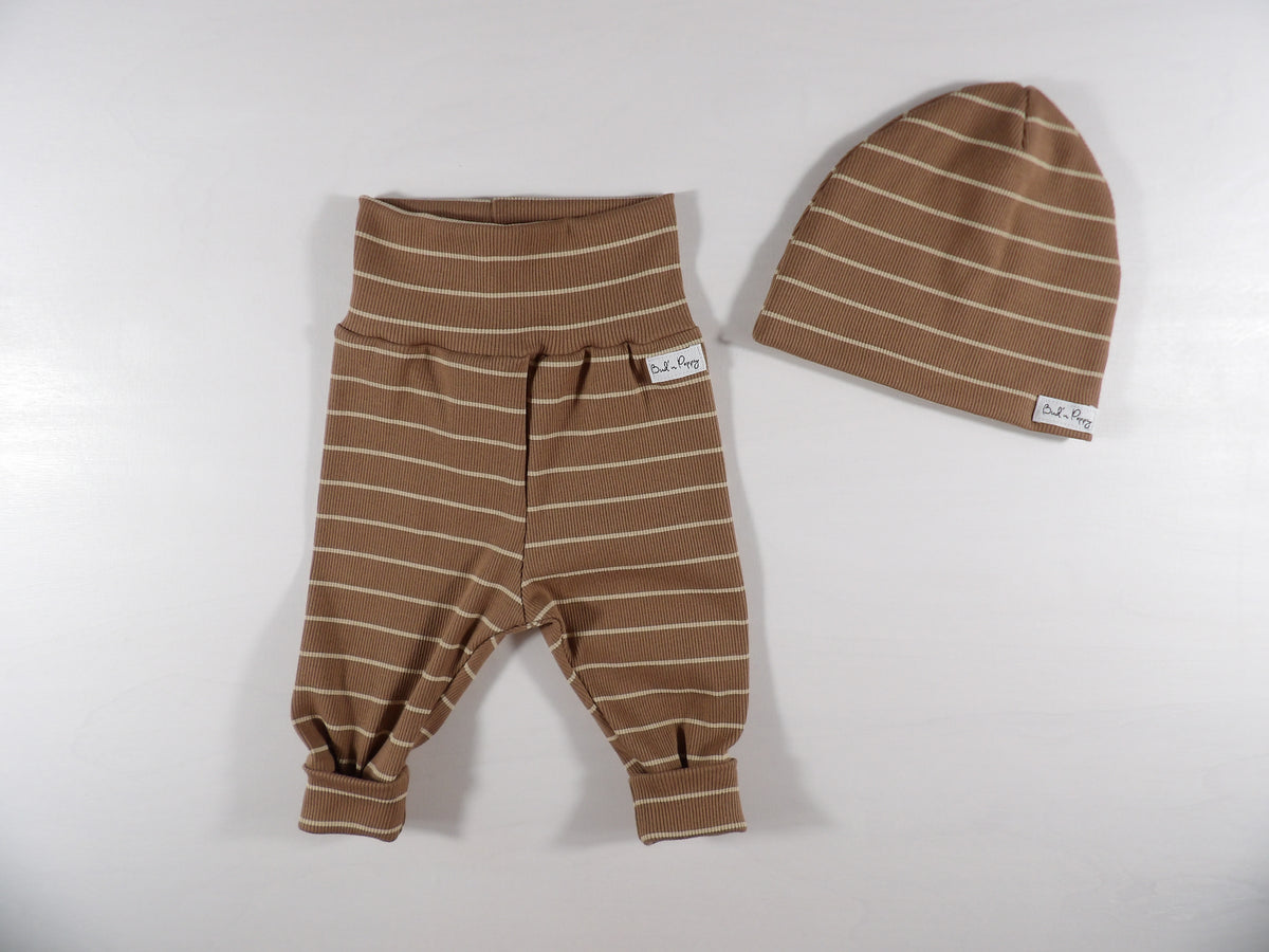 Newborn Set – Cocoa Stripe | Växa-byxa & mössa