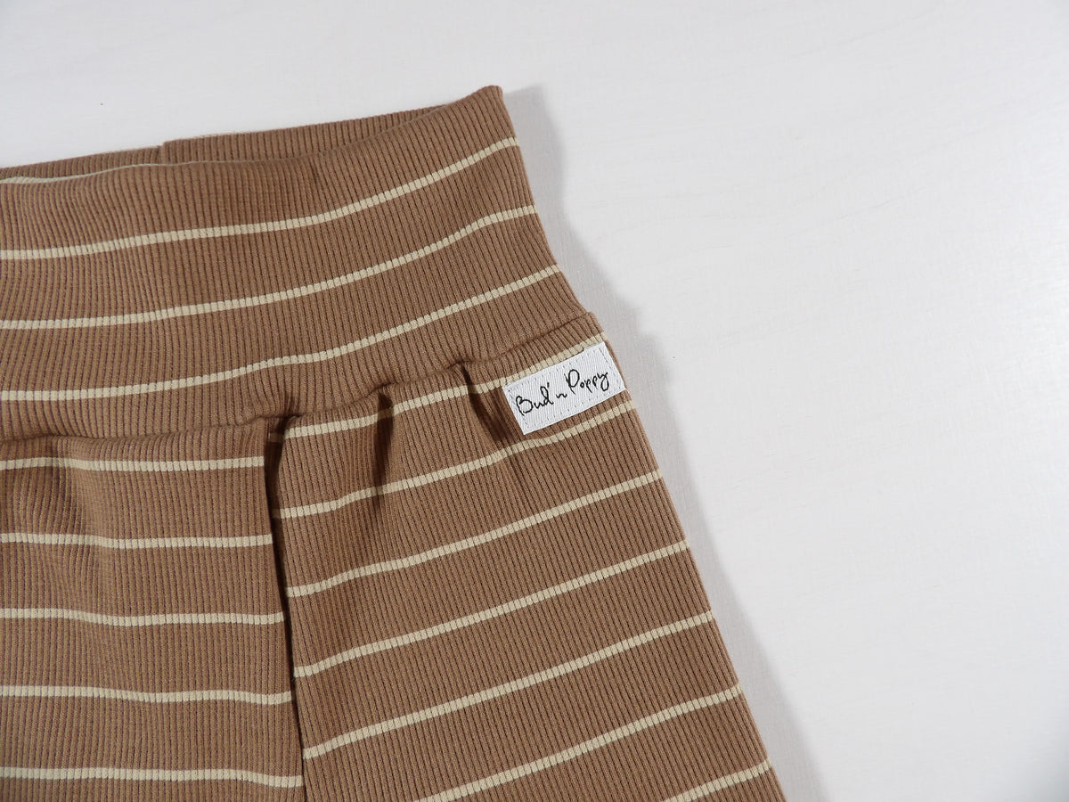 Complete Newborn Set – Cocoa Stripe | Grodd | Body, växa-byxa & mössa