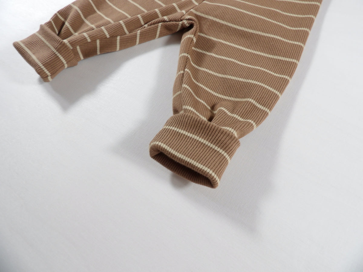 Newborn Set – Cocoa Stripe | Växa-byxa & mössa