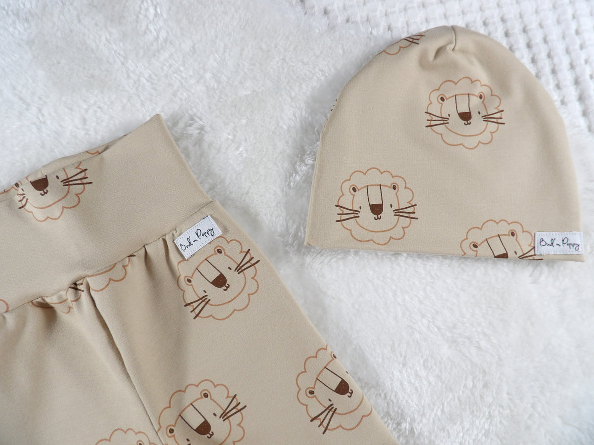 Newborn Set – Little Lion | Växa-byxa & mössa