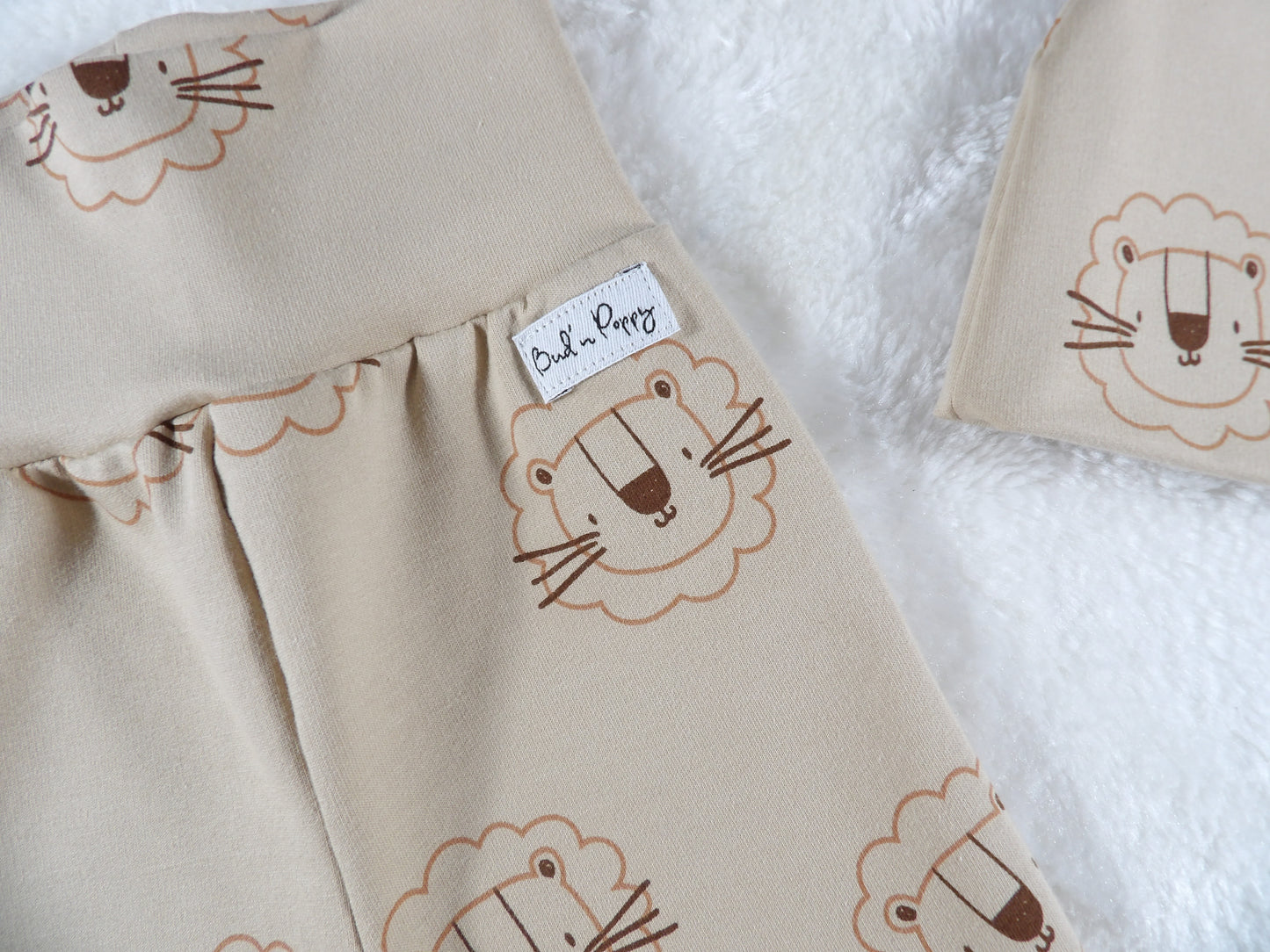 Newborn Set – Little Lion | Växa-byxa & mössa