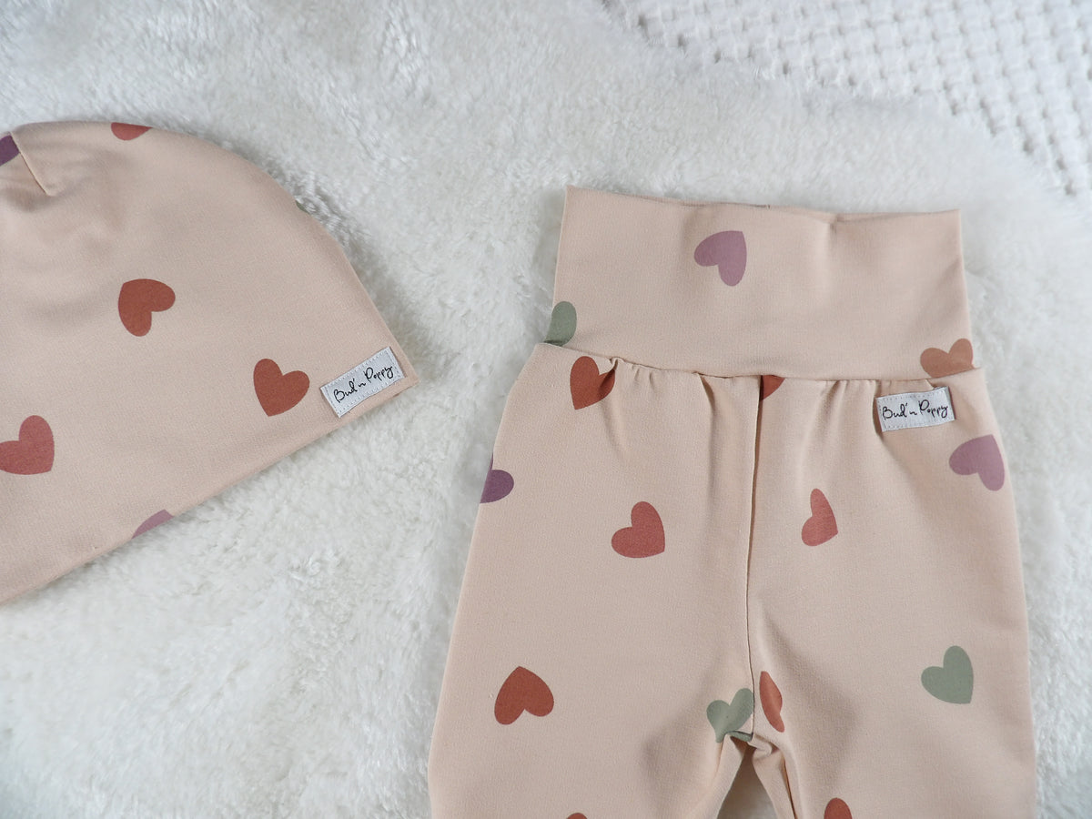 Newborn Set – Little Hearts | Växa-byxa & mössa