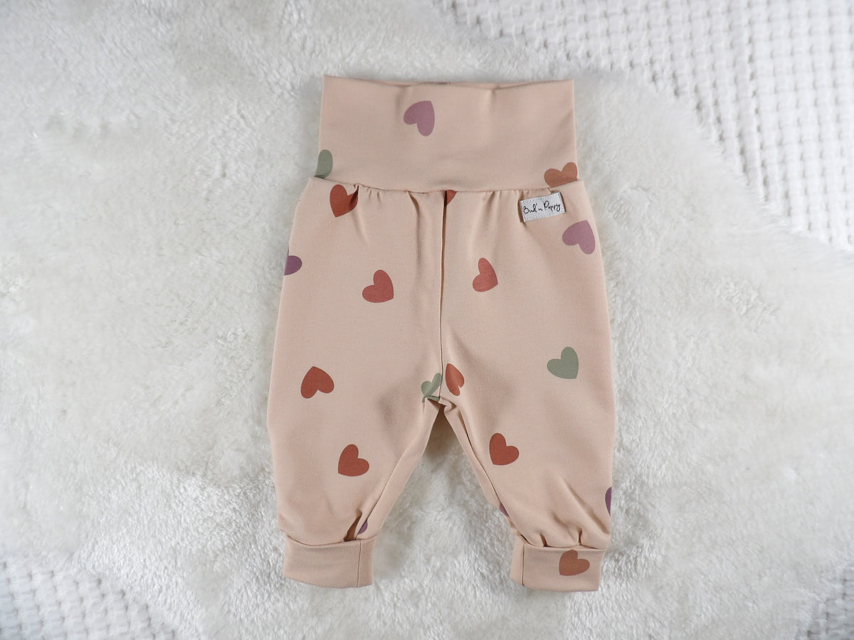 Complete Newborn Set – Little Hearts | Vallmo | Body, växa-byxa & mössa