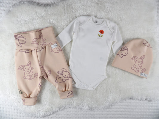 Complete Newborn Set – Bunny Hop | Vallmo | Body, växa-byxa & mössa