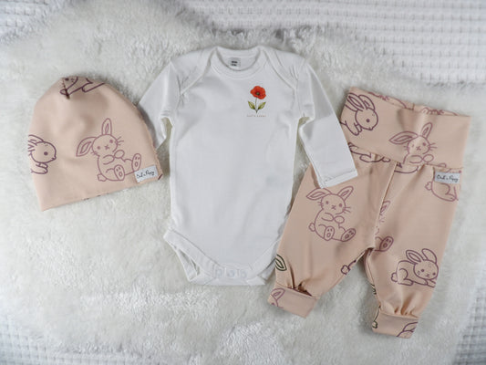 Complete Newborn Set – Bunny Hop | Vallmo | Body, växa-byxa & mössa