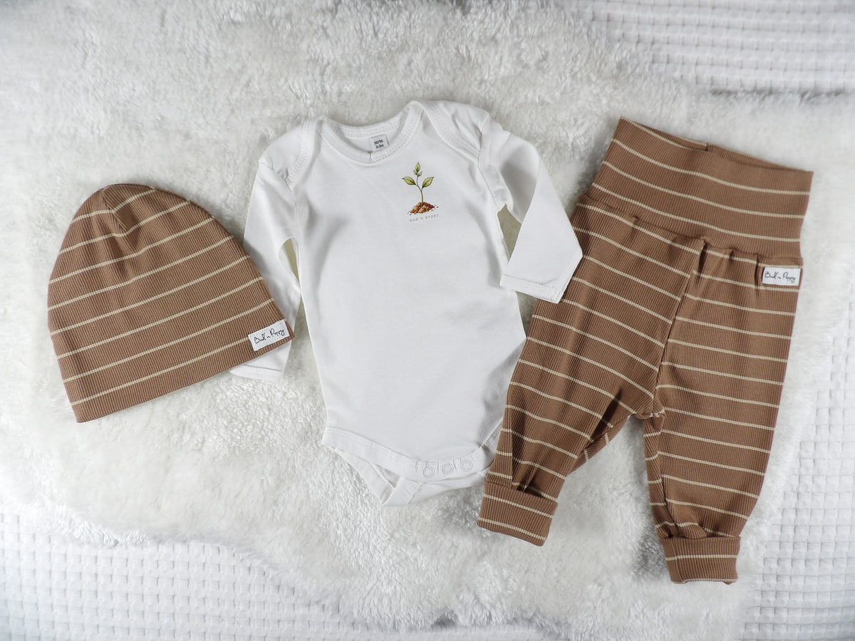 Complete Newborn Set – Cocoa Stripe | Grodd | Body, växa-byxa & mössa