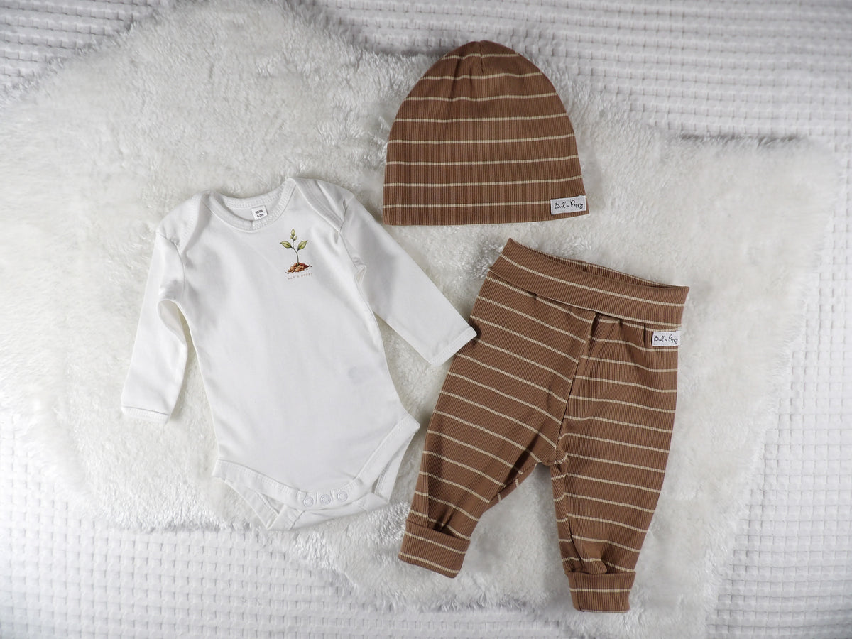 Complete Newborn Set – Cocoa Stripe | Grodd | Body, växa-byxa & mössa