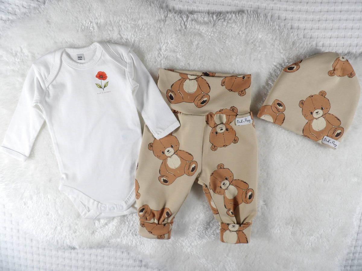 Complete Newborn Set – Teddy Bear | Vallmo | Body, växa-byxa & mössa