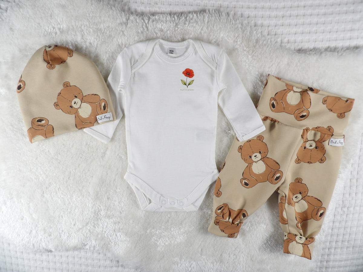 Complete Newborn Set – Teddy Bear | Vallmo | Body, växa-byxa & mössa