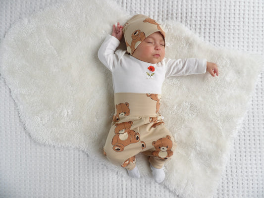 Complete Newborn Set – Teddy Bear | Vallmo | Body, växa-byxa & mössa
