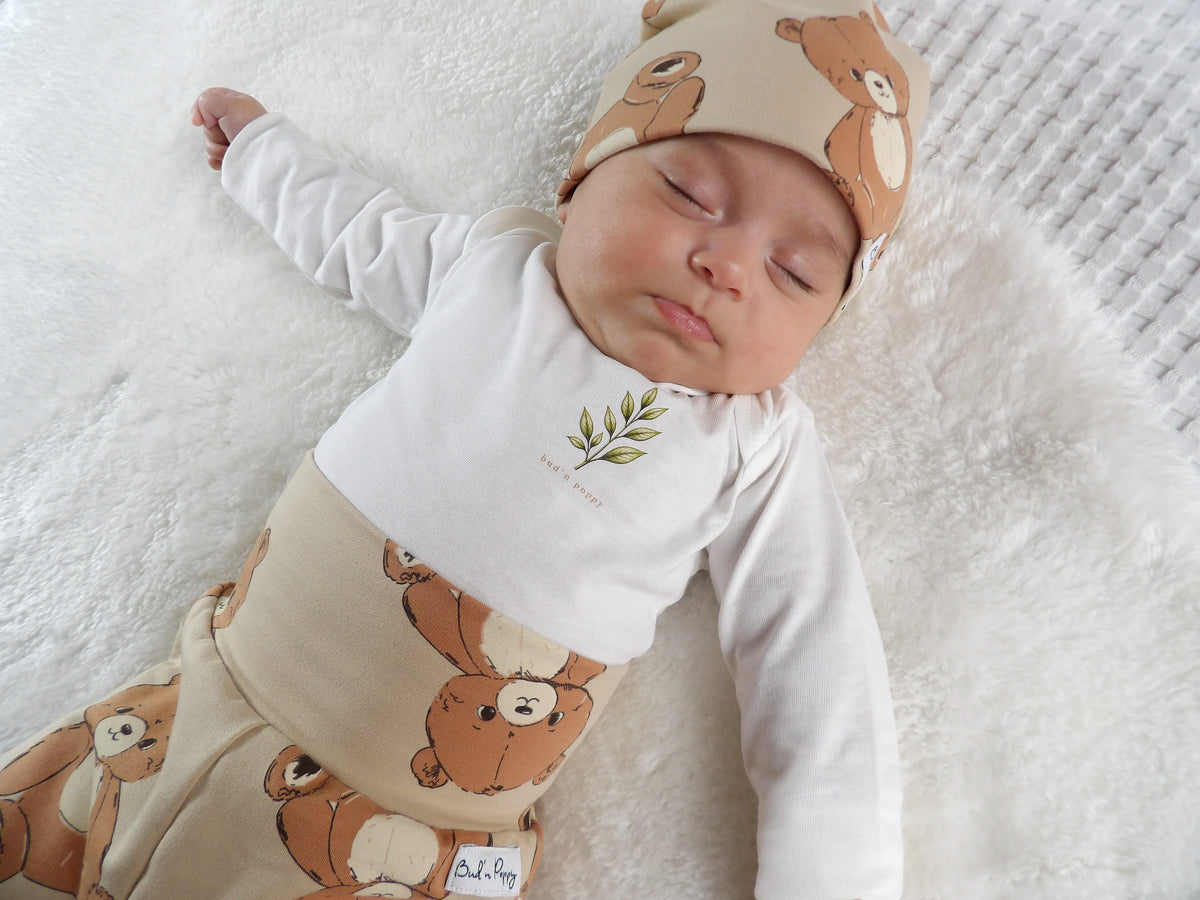 Complete Newborn Set – Teddy Bear | Kvist | Body, växa-byxa & mössa