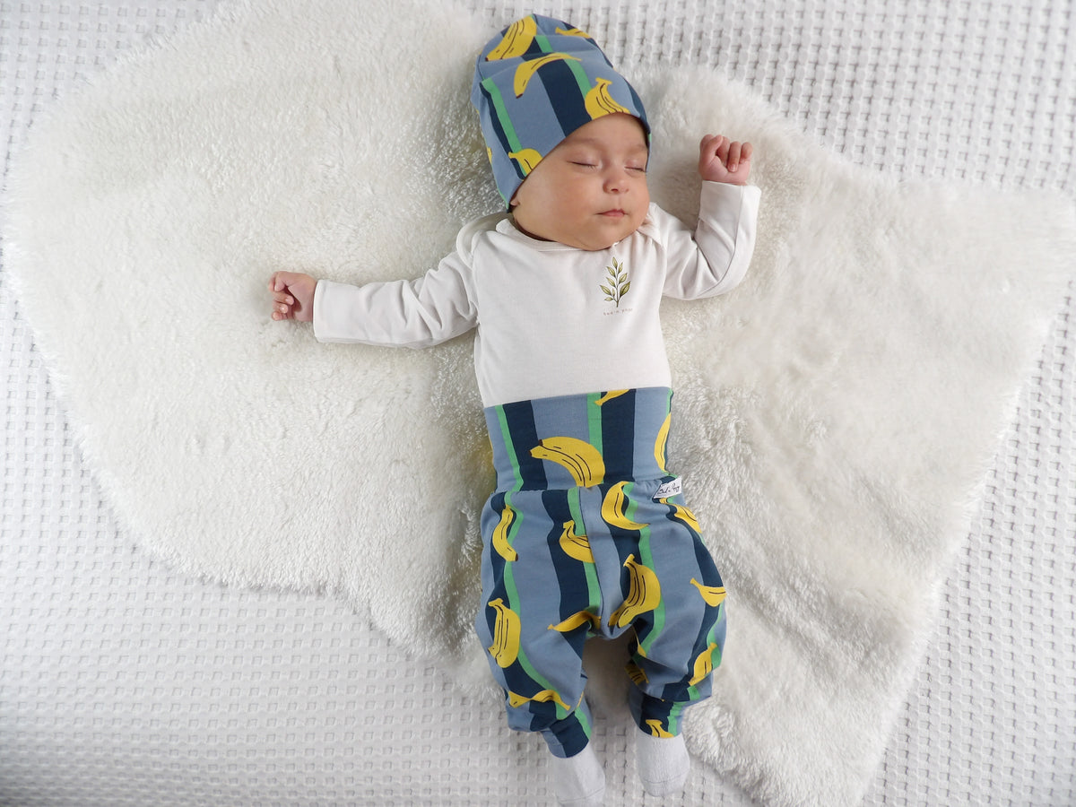 Complete Newborn Set – Banana Club | Kvist | Body, växa-byxa & mössa