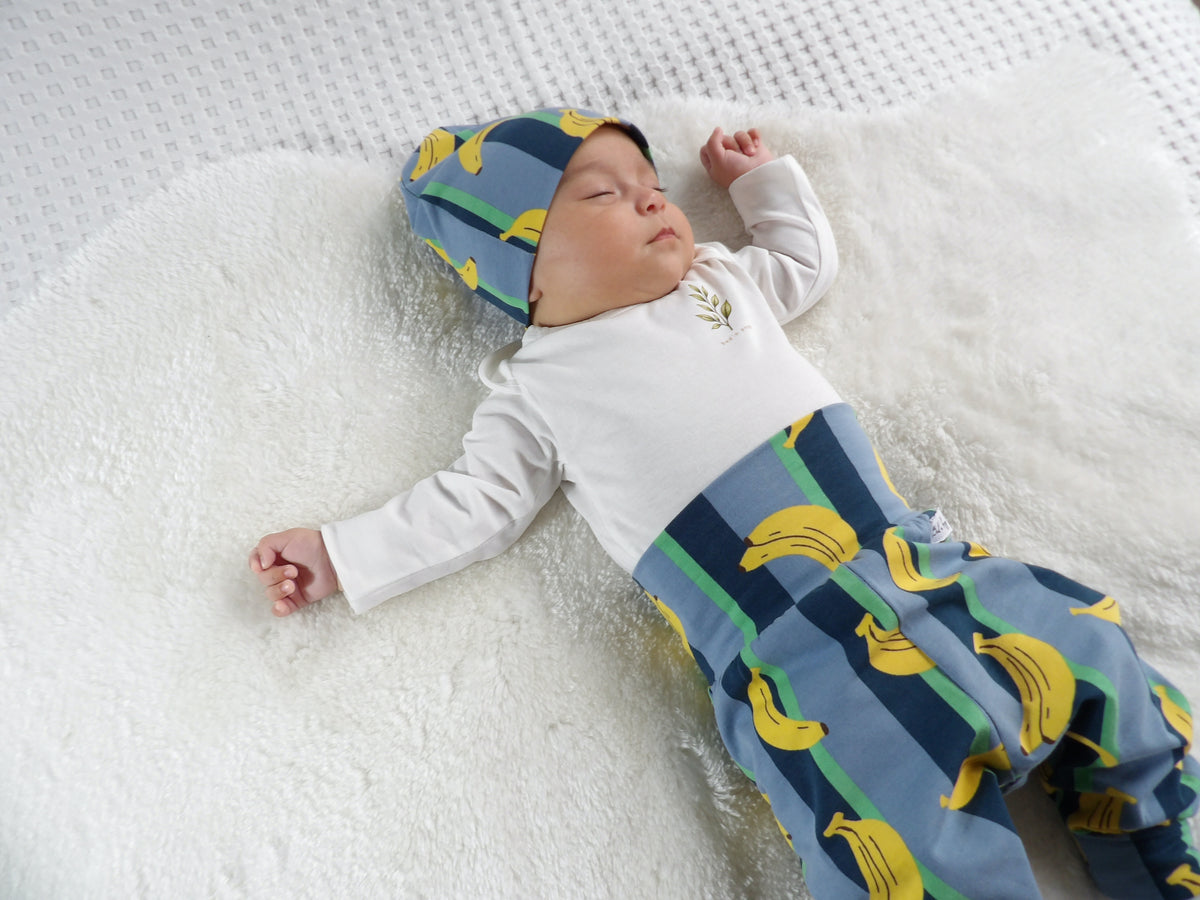 Complete Newborn Set – Banana Club | Kvist | Body, växa-byxa & mössa