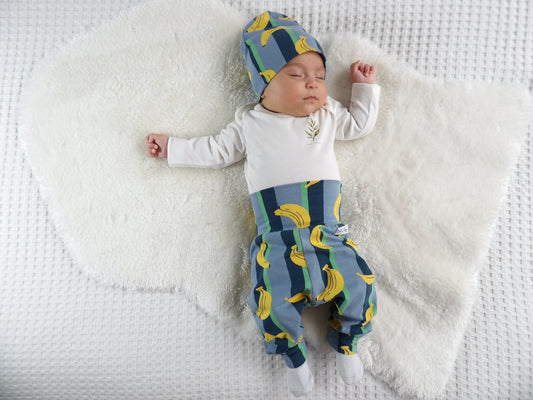 Complete Newborn Set – Banana Club | Kvist | Body, växa-byxa & mössa